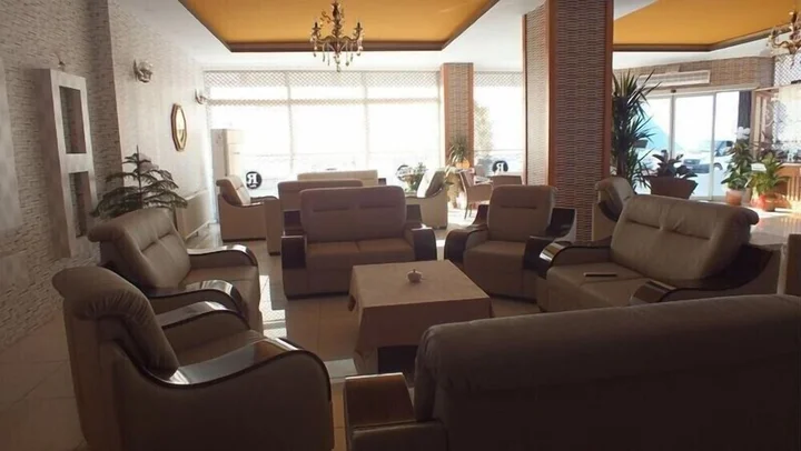 Ван: Resmina Hotel