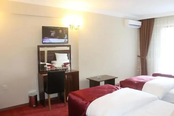 Ван: Resmina Hotel