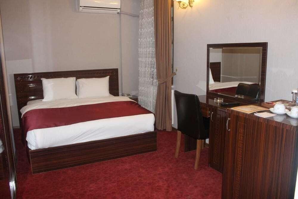 Ван: Resmina Hotel