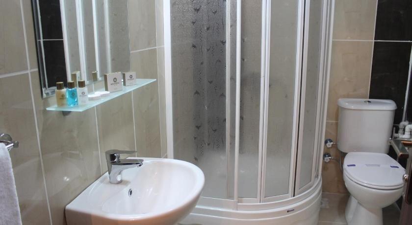 Ван: Resmina Hotel