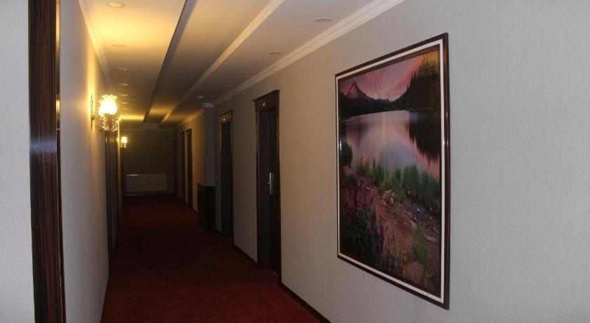 Ван: Resmina Hotel