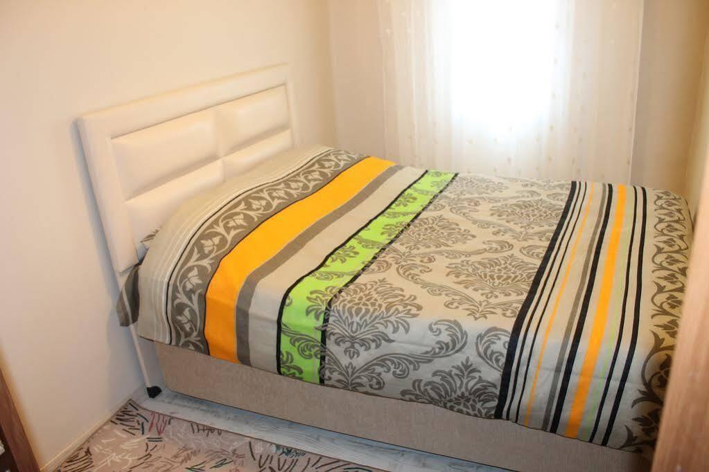 Измир: Bed Red Homes