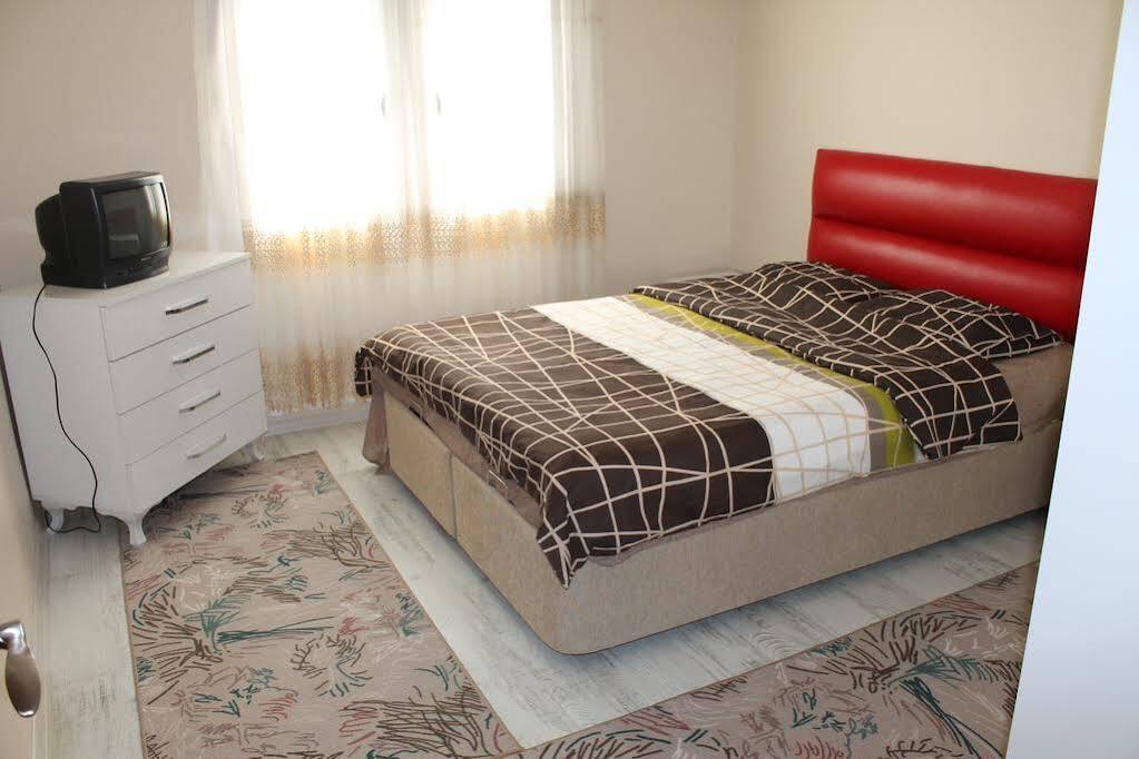 Измир: Bed Red Homes