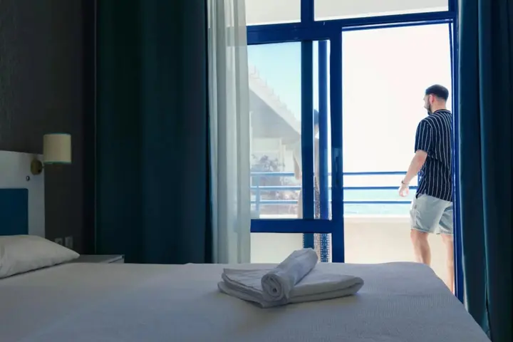 Тургутрейс: One More Day Hotel
