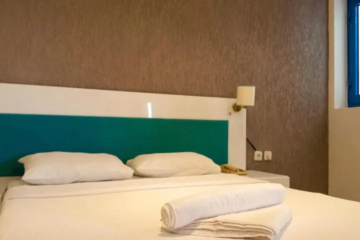 Тургутрейс: One More Day Hotel