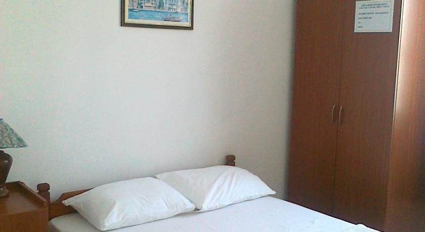 Бозджаада: Gezievi Pension