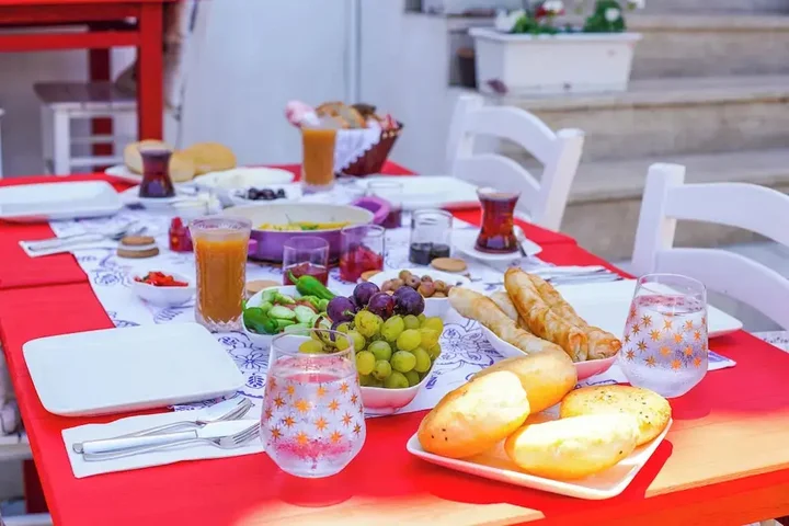 Бозджаада: Alaybey Ada Evi