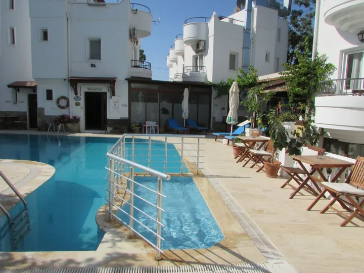 Битез: Çavus Hotel & Apart