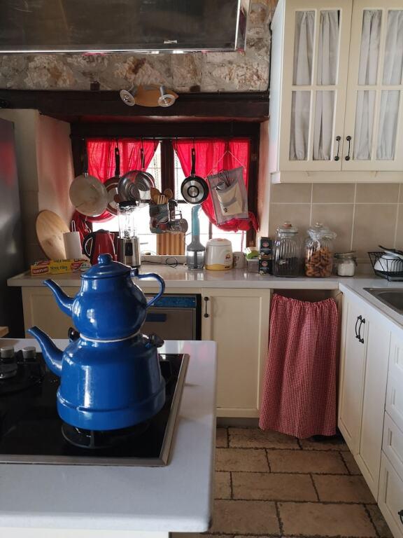 Айвалык: Ayvalik Sarigelin Pansiyon