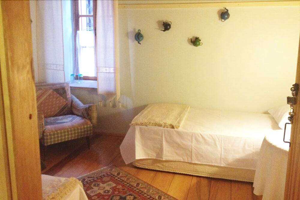 Айвалык: Florina House