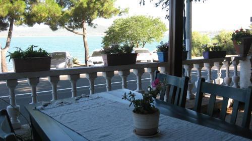 Айвалык: Ayvalik Dostlar Pansiyon