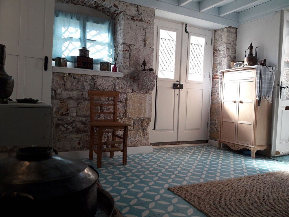 Айвалык: Madra House