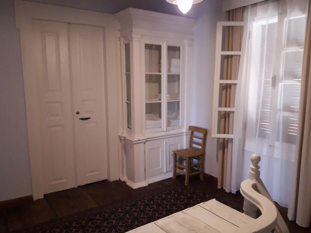 Айвалык: Madra House