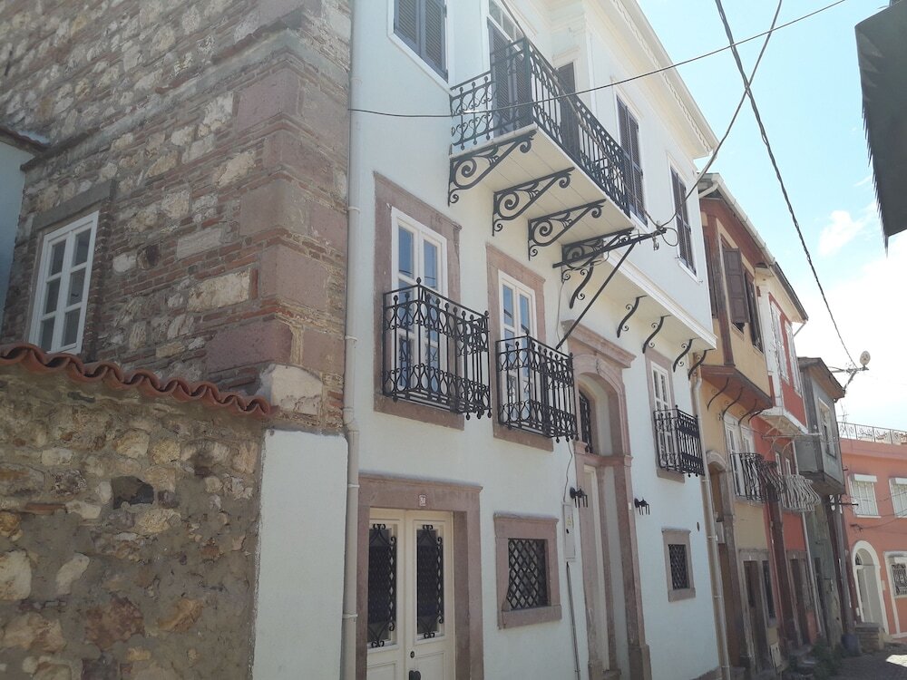 Айвалык: Madra House