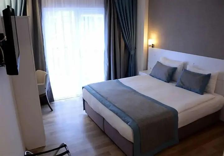 Parion House Hotel — фото 1