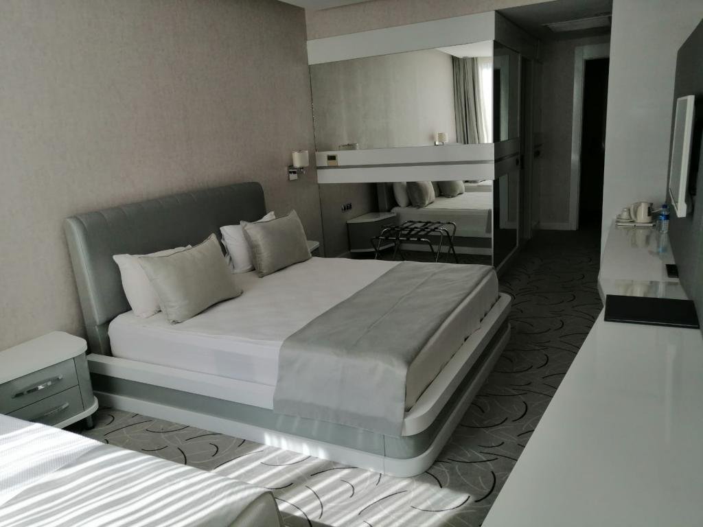 White Line Boutique Hotel — фото 1