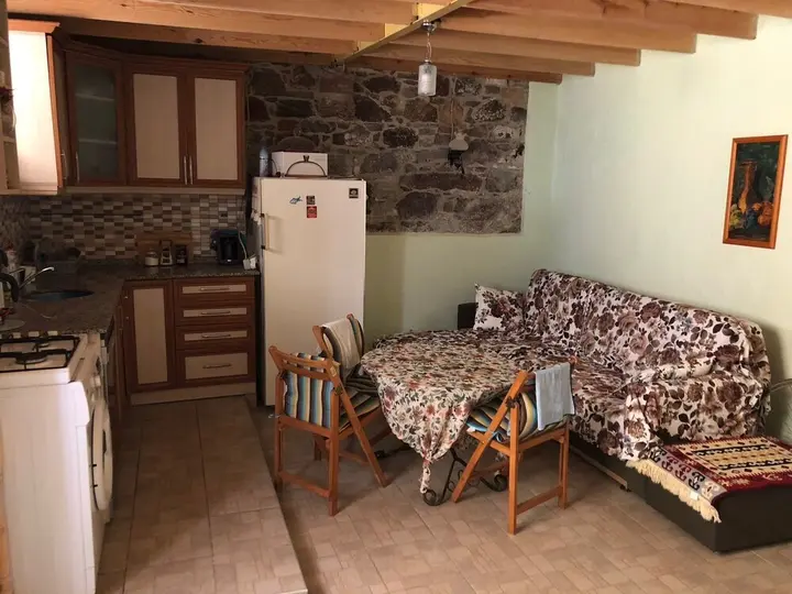Айвалык: Tarihi Kucuk Tas Konak