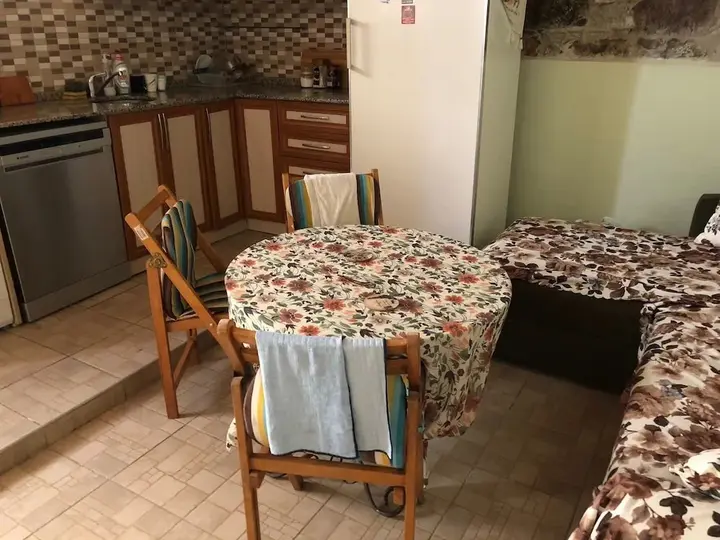 Айвалык: Tarihi Kucuk Tas Konak