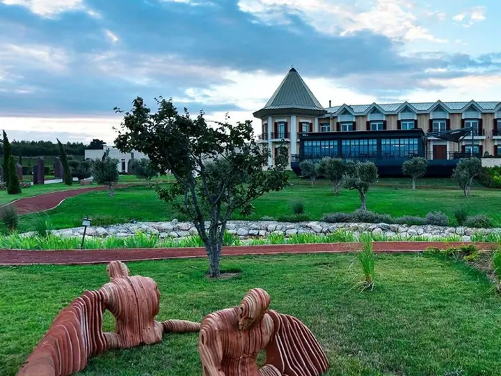 Гузеляли: Hotel Caeli