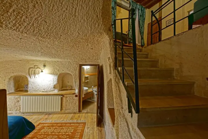 Учисар: La Casa Cave