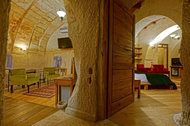 Учисар: La Casa Cave