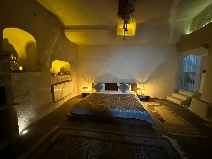 Учисар: La Casa Cave