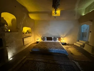 Учисар: La Casa Cave