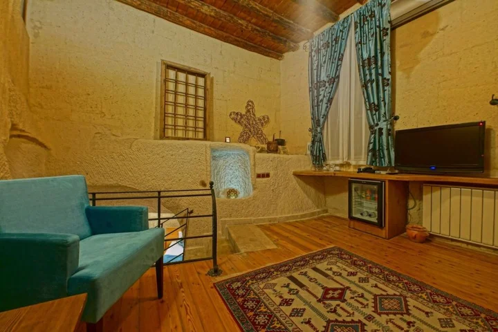 Учисар: La Casa Cave