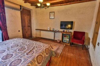Учисар: La Casa Cave