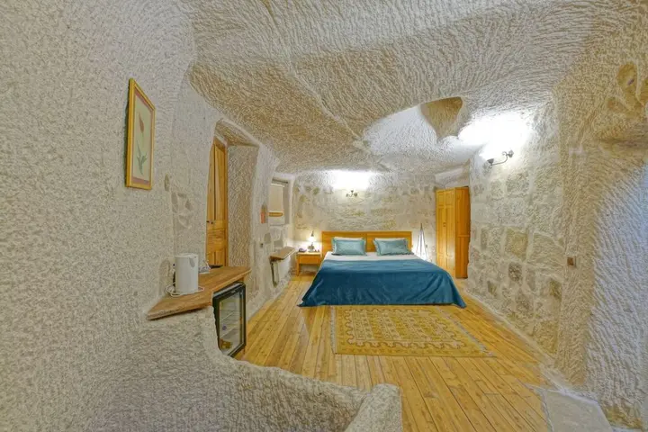 Учисар: La Casa Cave