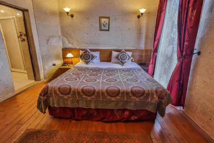 Учисар: La Casa Cave