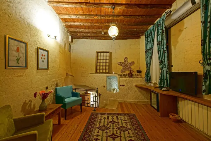Учисар: La Casa Cave