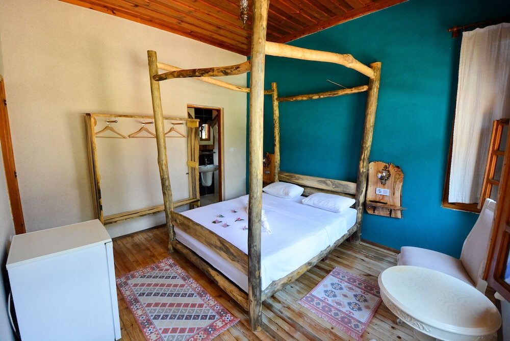 Анталья: Wood House