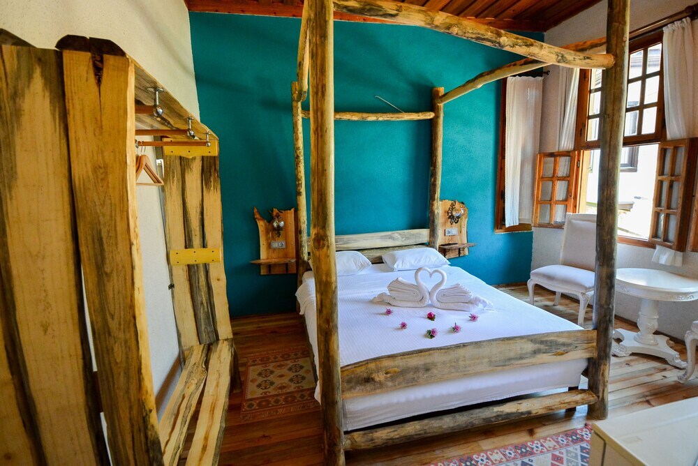 Анталья: Wood House