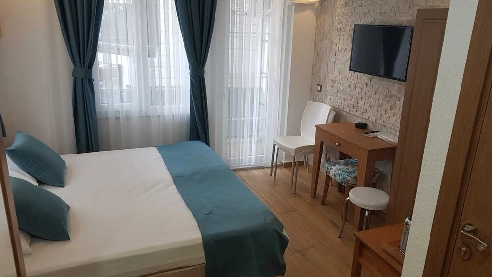 Мармара: Queen Hotel