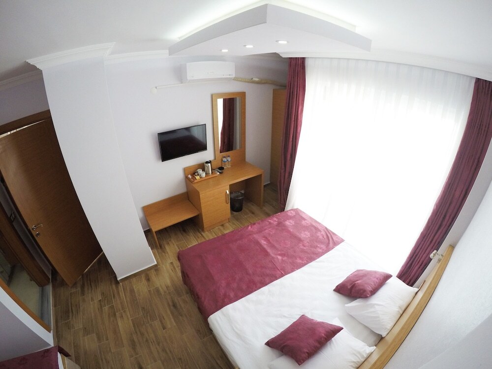 Мармара: Queen Hotel