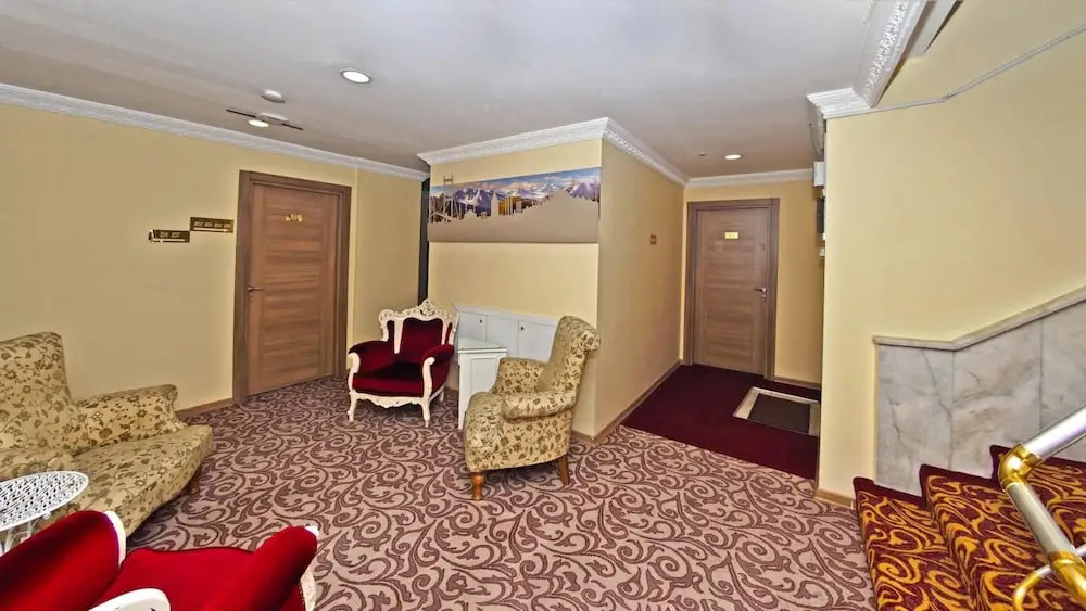 Мармара: Queen Hotel