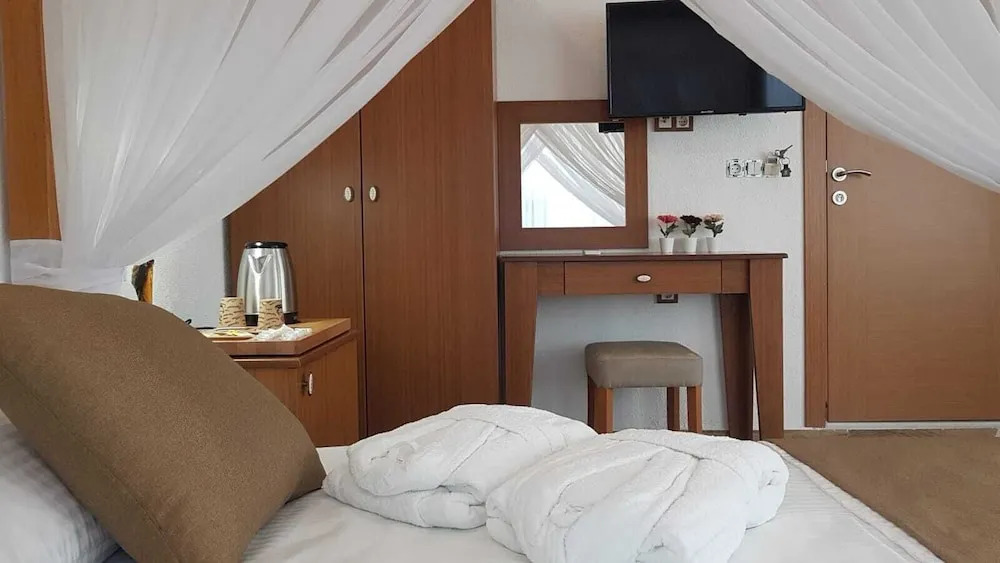 Мармара: Queen Hotel