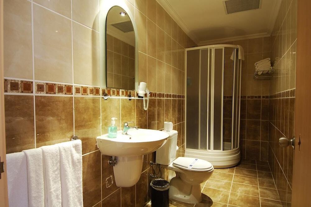 Текирова: Larissa Inn