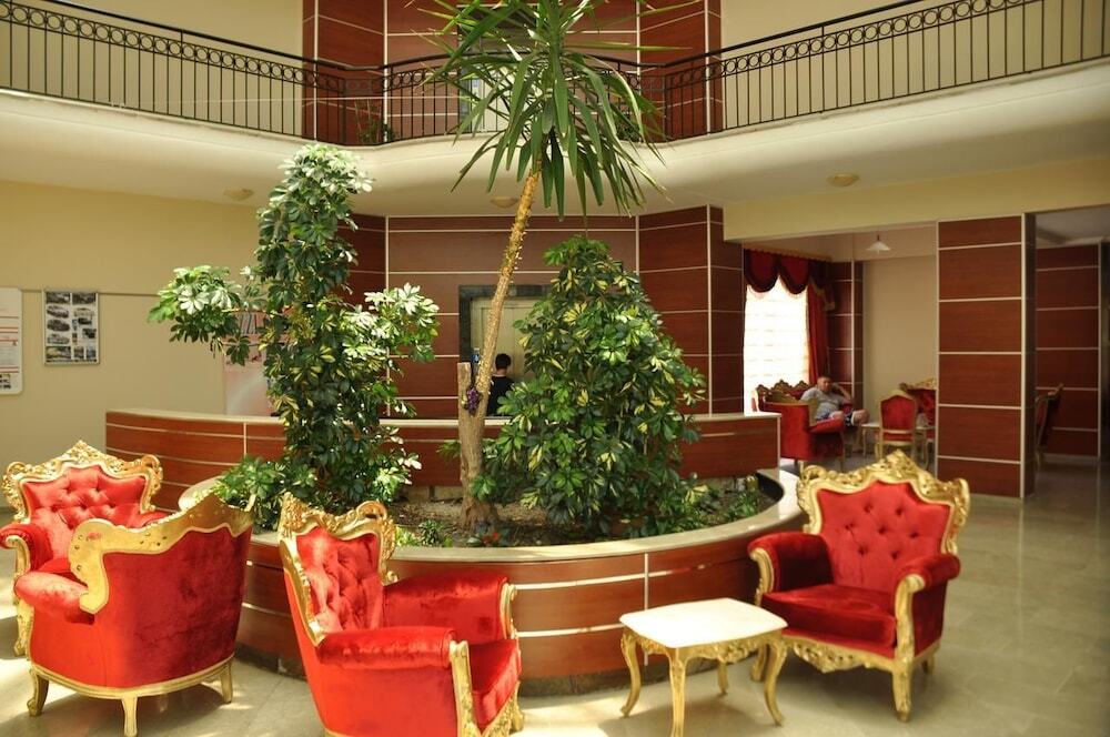 Текирова: Larissa Inn