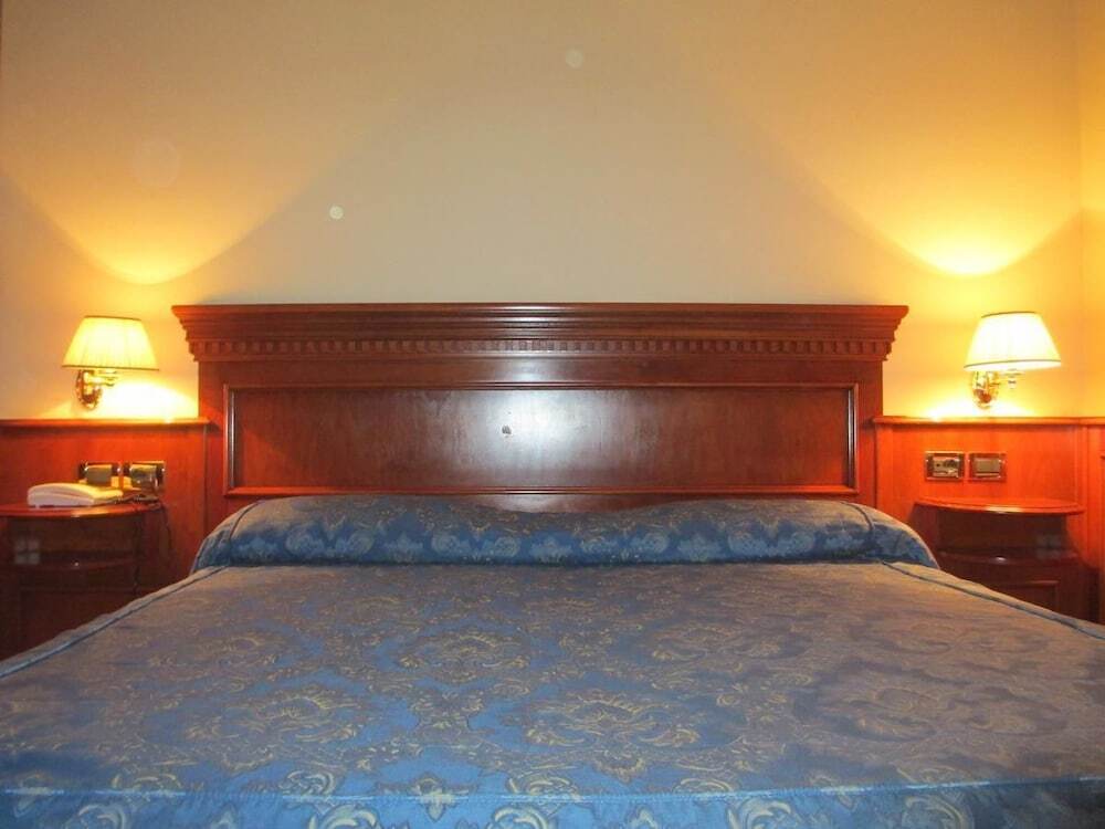 Текирова: Larissa Inn