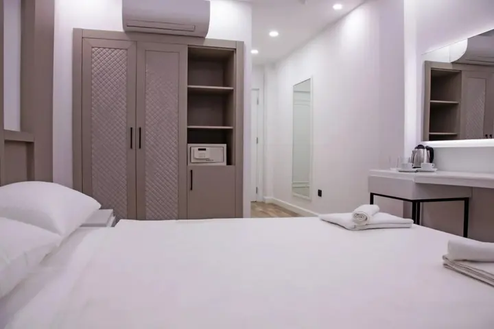 Чамьюва: Flower Hotel