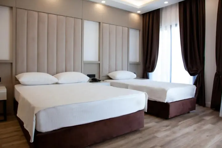 Чамьюва: Flower Hotel