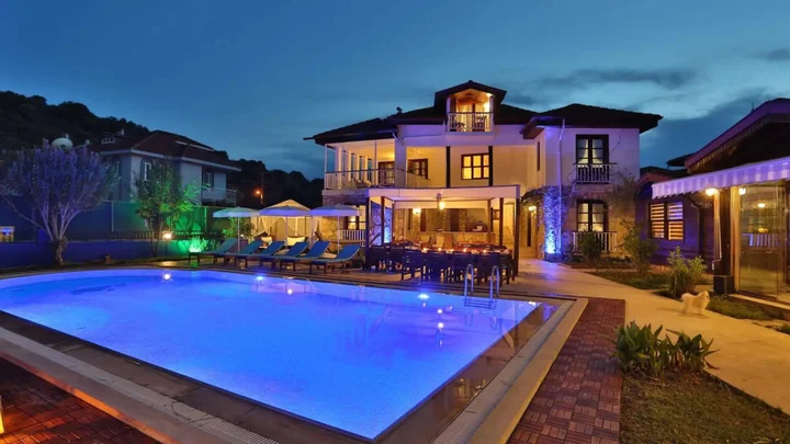 Дальян: Dalyan Dostlari Evi