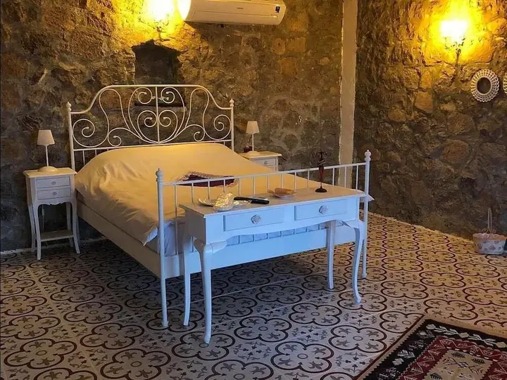 Дикили: Gulnar Sultan Tas Konak