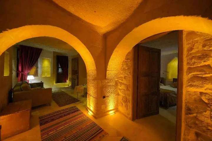 Учисар: Takaev Cave Hotel
