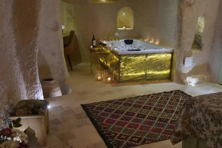 Учисар: Takaev Cave Hotel