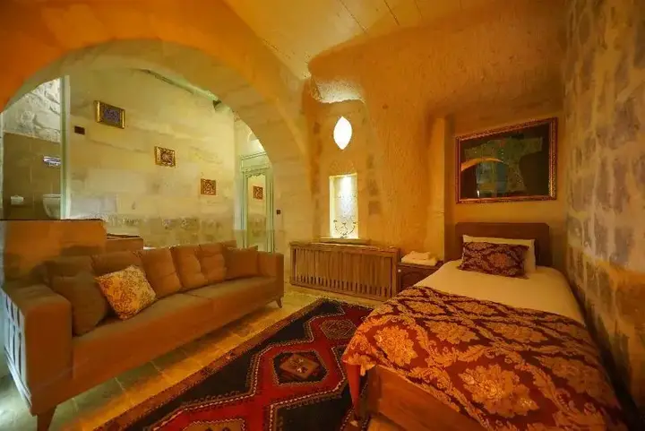 Учисар: Takaev Cave Hotel