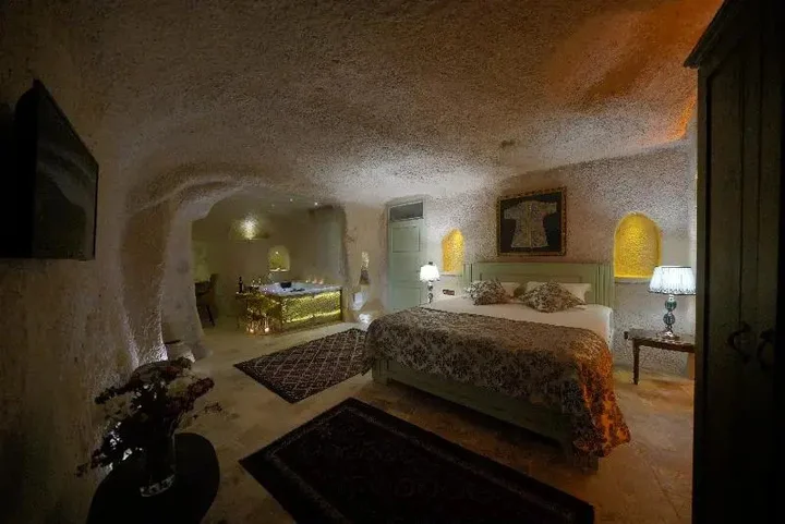 Учисар: Takaev Cave Hotel