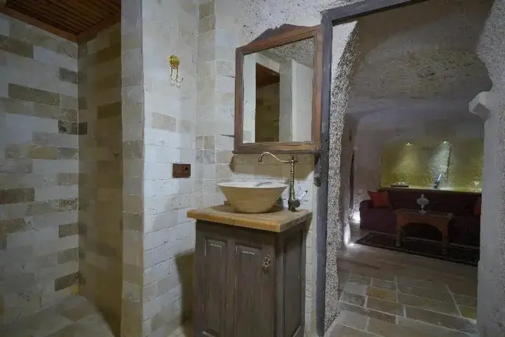 Учисар: Takaev Cave Hotel